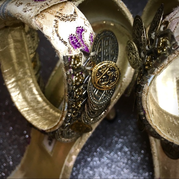 MANOLO BLAHNIK® Gold Coin Beaded Damask Sandal 36 - Picture 5 of 10